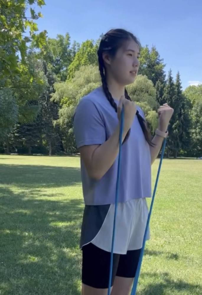 你爹叶长缨当年可是害死万殿主父母的罪魁祸首。